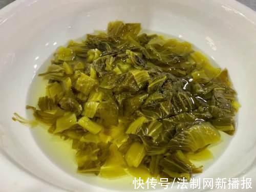 酸香扑鼻的洛南酸菜煮豆腐 在腾腾热气中缔造一场味蕾盛宴