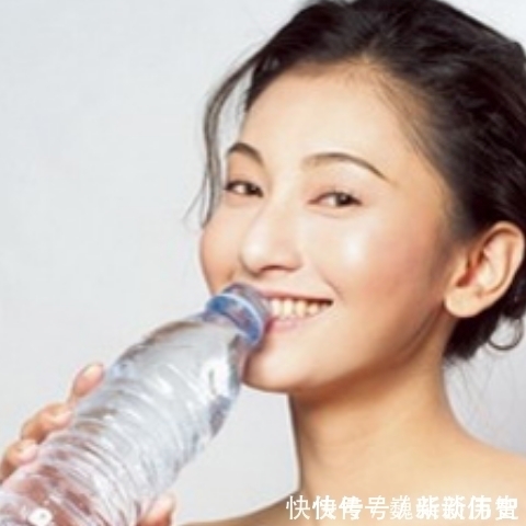 节食减肥|一杯水就能瘦掉大肚子?只要掌握好这4个时间段,A4腰不再是梦