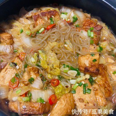 白菜炖粉条这样做也太好吃了，每天下饭都靠它