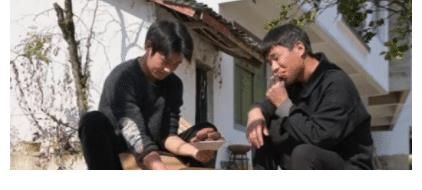 念鄉(xiāng)人周周，被稱男版李子柒，粉絲千萬不帶貨不直播，收入從哪來