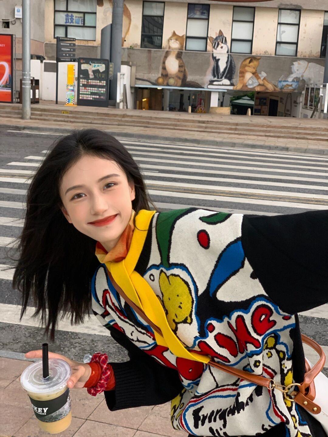 卡通 秋冬想要穿得俏皮又可爱?一定不能错过这件卡通针织衫!