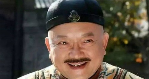 退位|乾隆帝退位前写了一个字,百官看后哄堂大笑,仅和珅一人没笑出来