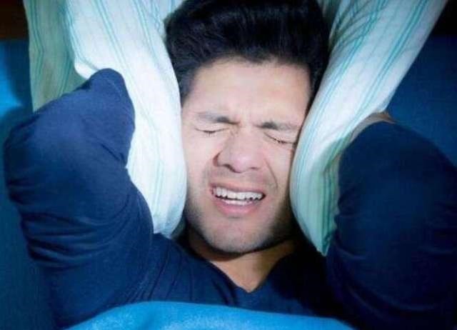 分泌|晚上睡不着总是失眠可能是缺乏一种物质，做3件事促进分泌