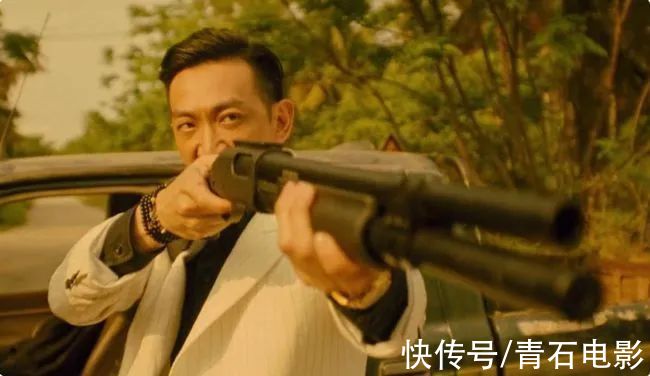 边抽烟边加油、豆瓣掉到仅剩3分，陈小春新片怎么又刷低下限了？