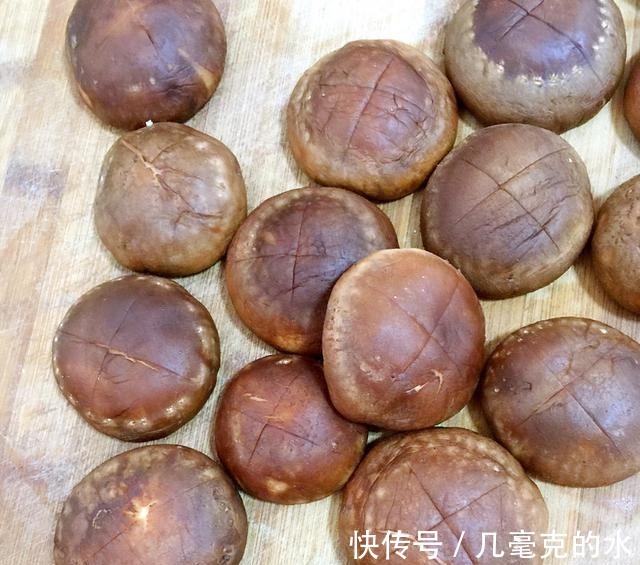 烤盘|香辣烤香菇,口感软绵,味道鲜香!