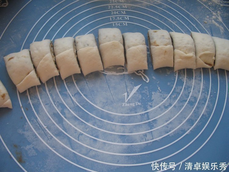补钙|面粉不要蒸馒头了，教你此做法，孩子一顿吃3个，补钙又好吃！