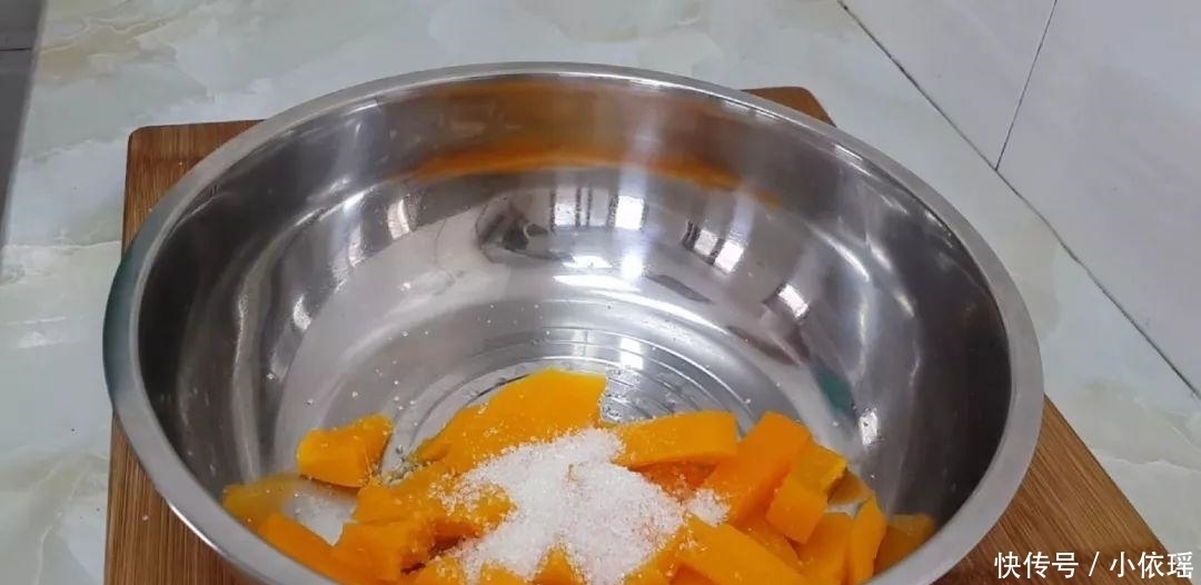 好吃|半个南瓜, 一斤面粉, 筷子一搅, 做出来比鸡米花都好吃, 越吃越香