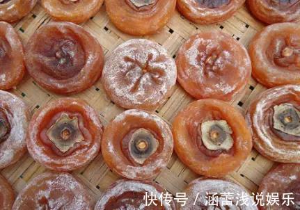 家里柿子太多怕放坏，教你一招快速成干，柿饼香甜柔软有嚼劲