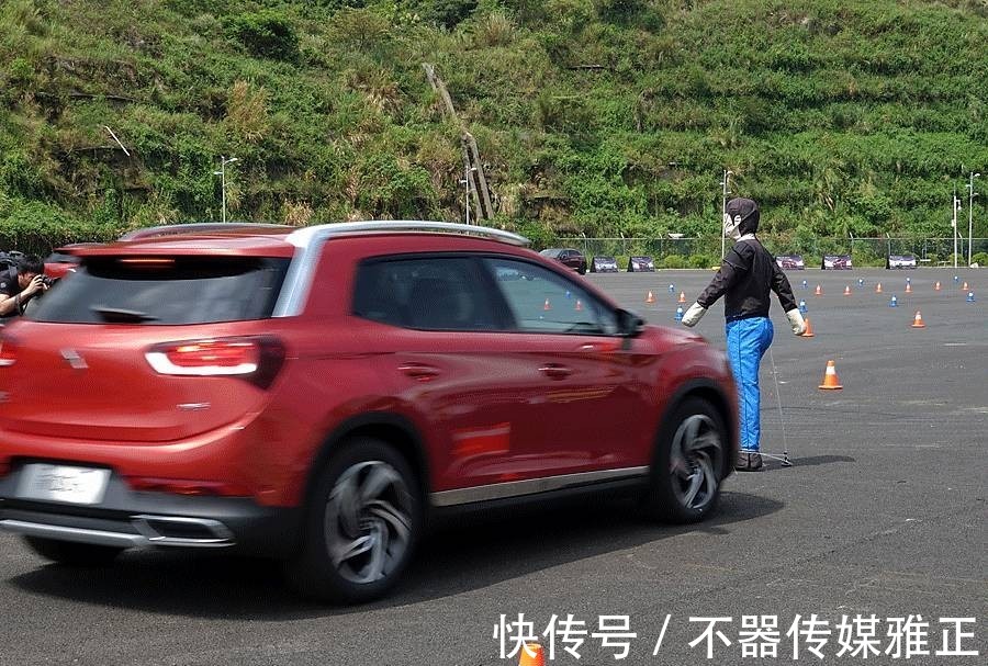周鸿祎|敬告各位车主：“自动驾驶”你玩不起