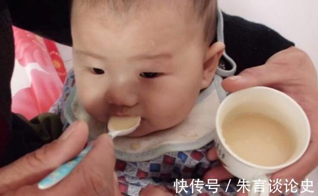 误区|7-12个月宝宝如何喂养?避开四误区,当心影响营养补充和宝宝发育