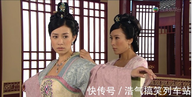 发髻 宫心计:刘三好的首饰:孔雀开屏项链、蓝水钻金钿、蝴蝶大袖衫