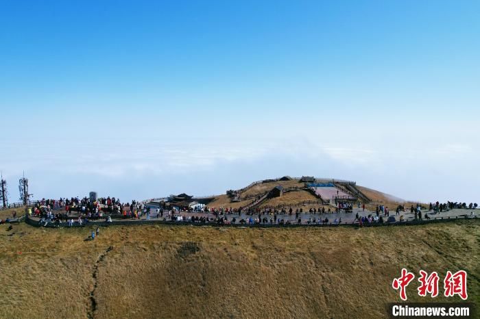高海拔|春节假期江西武功山迎旅游客流 美景吸引民众登山游玩