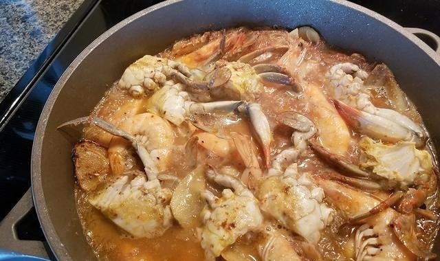 以后海鲜就这样吃，不油炸不清蒸，香气四溢，上桌连汤汁都不剩！