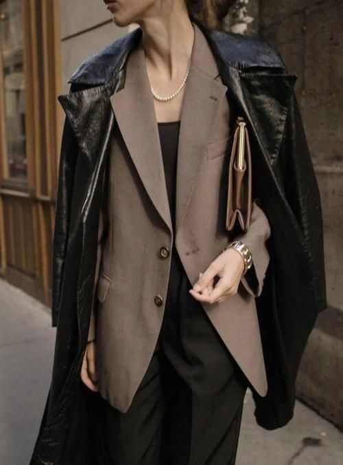 羽绒服下岗了！开年这样穿，时髦又大气！