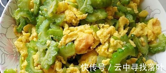 苦瓜|快手简单的家常菜,辣白菜苦瓜炒鸡蛋,美味好吃,炒一炒就做好!