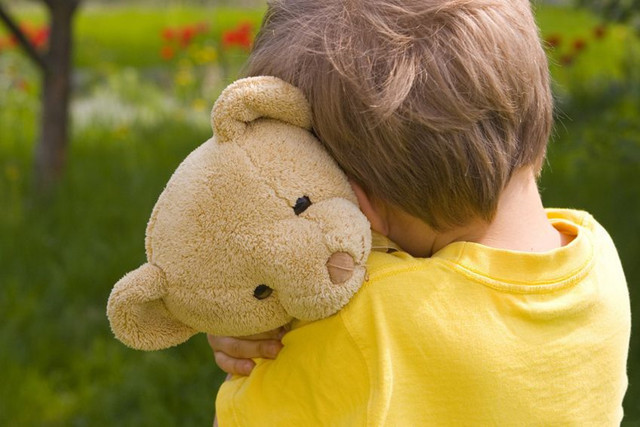 母乳|8岁男孩依然在吃母乳,断奶几次都失败告终,对孩子会有影响吗