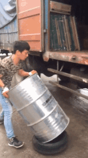 |搞笑GIF:我都不敢这么p,她却敢这么长!