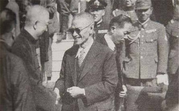 戴笠一直|戴笠请50个汉奸吃饭,汉奸落座后,戴笠却说:现在公布逮捕名单