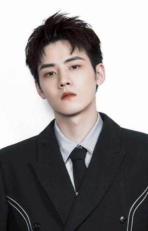 张颜齐|周震南任豪回归舞台，R1SE斩获多个奖项，赵磊却成发言人