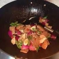 营养|洋葱和它一起炒着吃,营养丰富,口感美味!