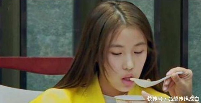 变形记16岁女孩,每天的花销上万、吃饭要人喂,如今变化如何?