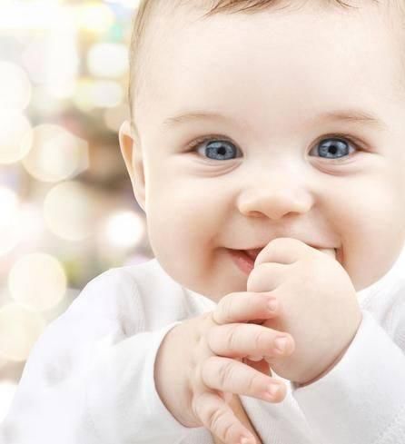 科学|老人常说养娃别喂太饱，别穿太暖，是科学还是迷信？