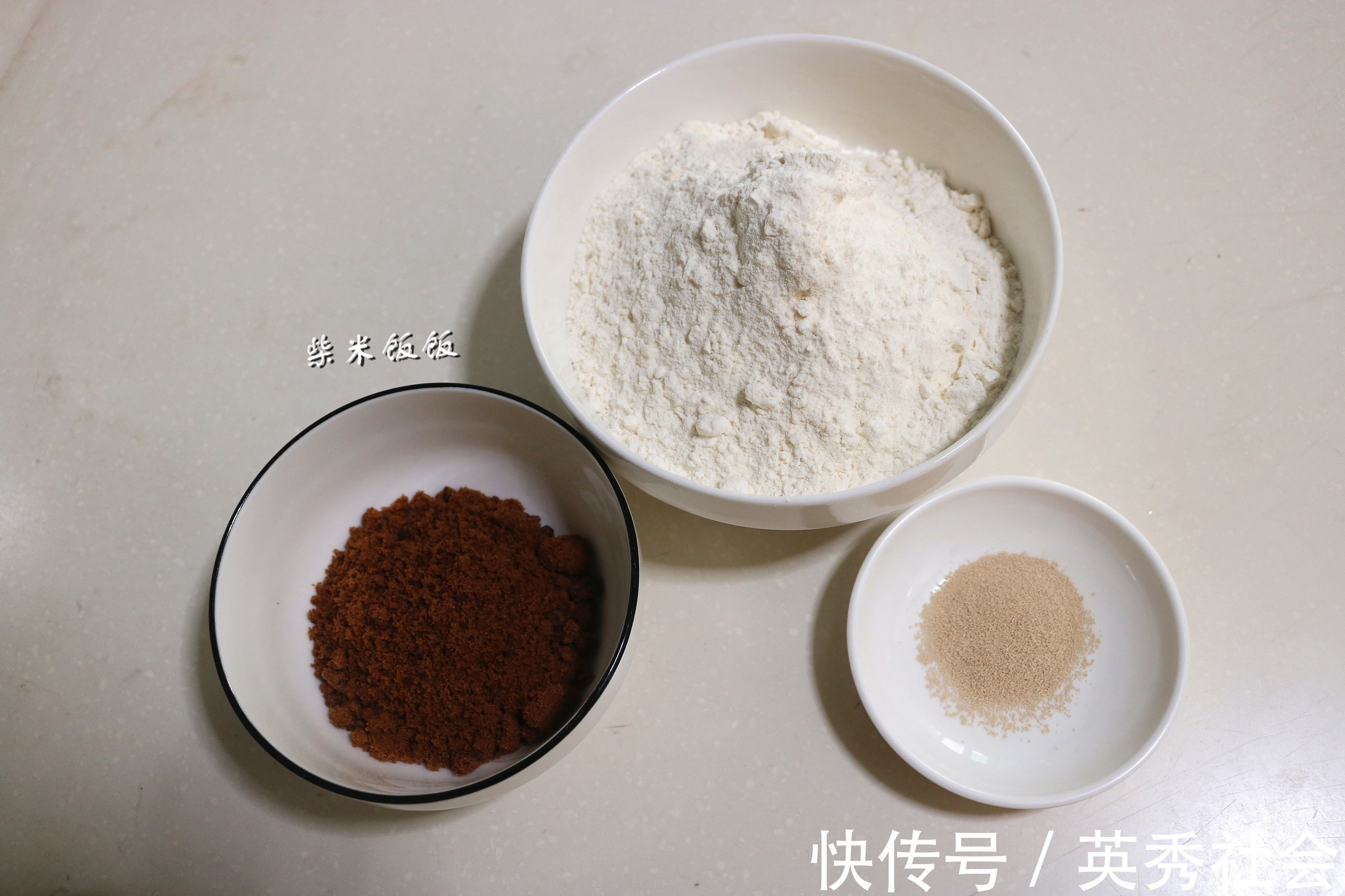 红糖|红糖馒头别买了，用这做法特别简单，不用费劲揉面，个个香软