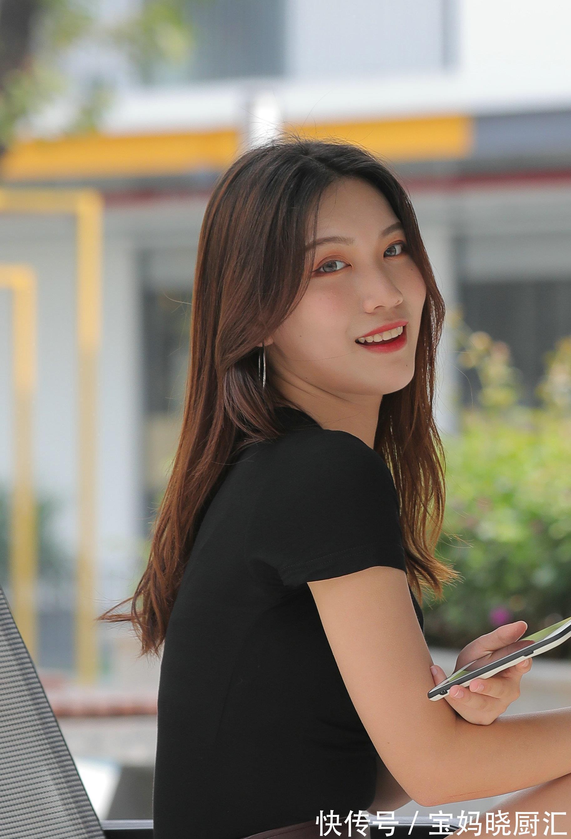 高跟鞋|穿出气质的美，颜色款式很重要，可以尝试中高领衫来穿搭