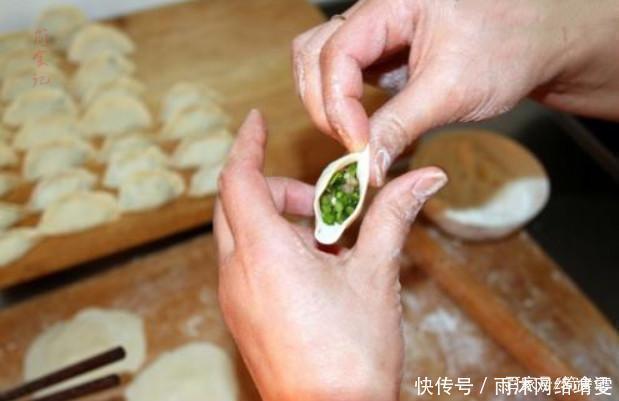 饺子|包韭菜饺子，别再加鸡蛋和猪肉！换成它，更鲜更香，很多人没吃过