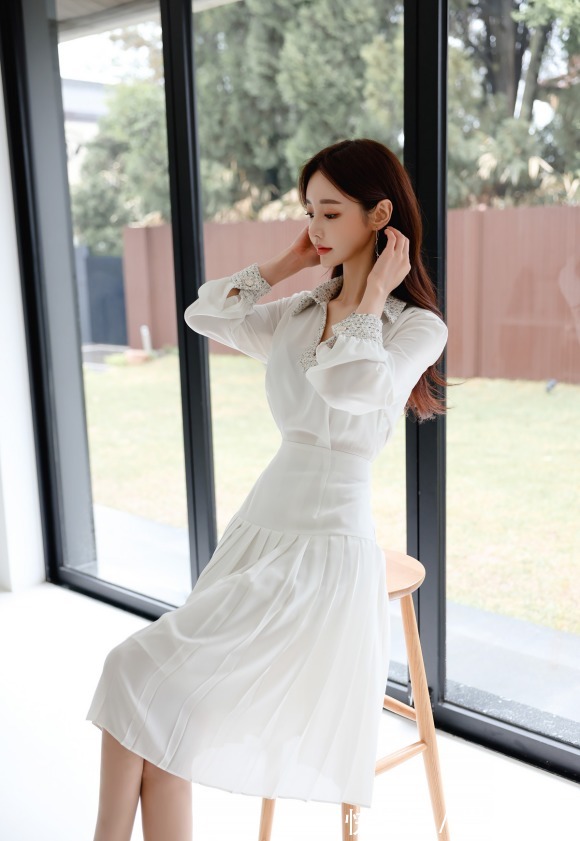 贝加莫雪穗|女神孙允珠高清时尚搭配:贝加莫雪穗晶莹飘绢百褶长裙
