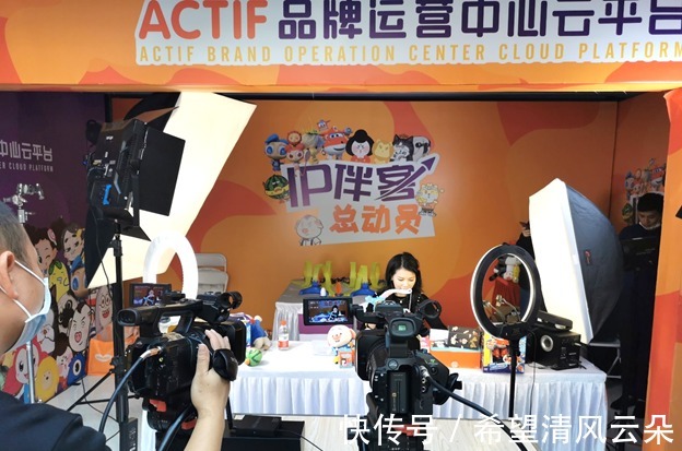 阿呆|动漫IP新片新品直播推介活动成功举办,虚拟主播、二次元Coser同台直播