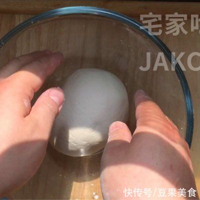 苹果糯米饼，制作简单，外层香脆，内里软糯甜蜜，超级好吃