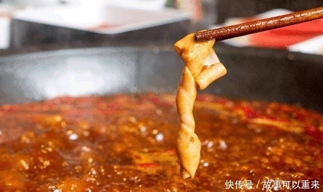 吃火锅时,这6种食物不能“久涮”,服务员一看你就是行家