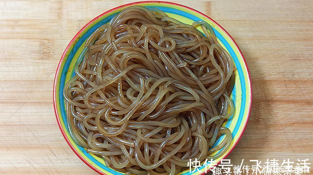好吃|包菜炒粉条怎么做才好吃?教你1个小技巧,不坨不粘锅,味道也香