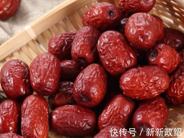 熬夜族|红枣和它一起煮连喝20天,湿气没了肚子不鼓,皮肤似婴儿