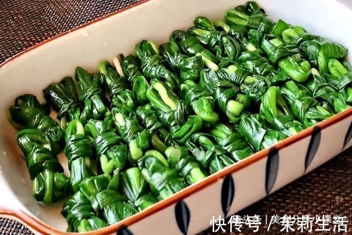 立秋后，遇到此菜别放过，8毛钱一斤，钙是鸡蛋3倍，凉拌最好吃
