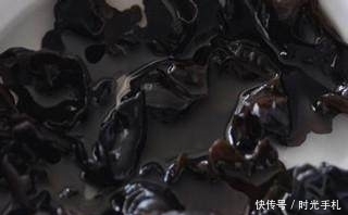 不说不知道,木耳和这几样食材同食,等于服毒,不要同食!
