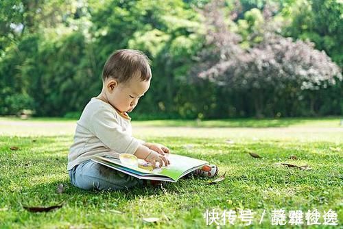 新生儿|揪心!出生40天的女婴在草坪晒太阳,被一旁玩耍的小孩踩伤头部