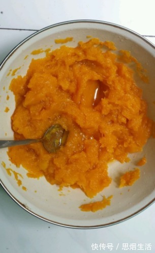 营养|这菜营养很高，大部分人都吃错了，简单烫一烫浇上蜂蜜，香甜爽脆