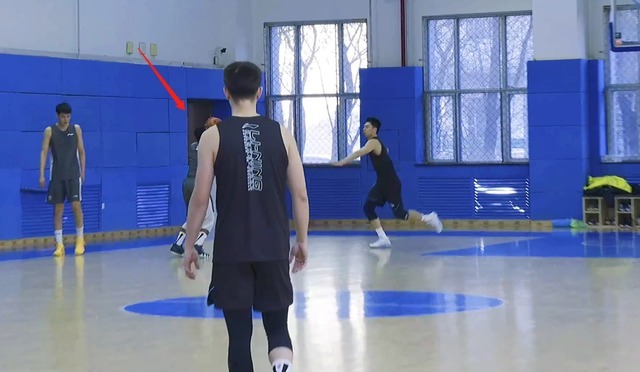 弗格|辽宁男篮公开训练!张镇麟表情轻松,弗格苦练3分,最新12人曝光