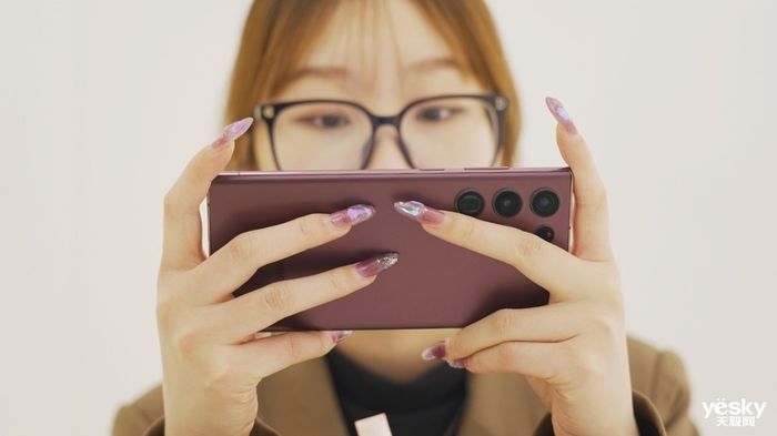 ultr“白天不懂夜的黑” 三星Galaxy S22 Ultra:我却更懂夜的美