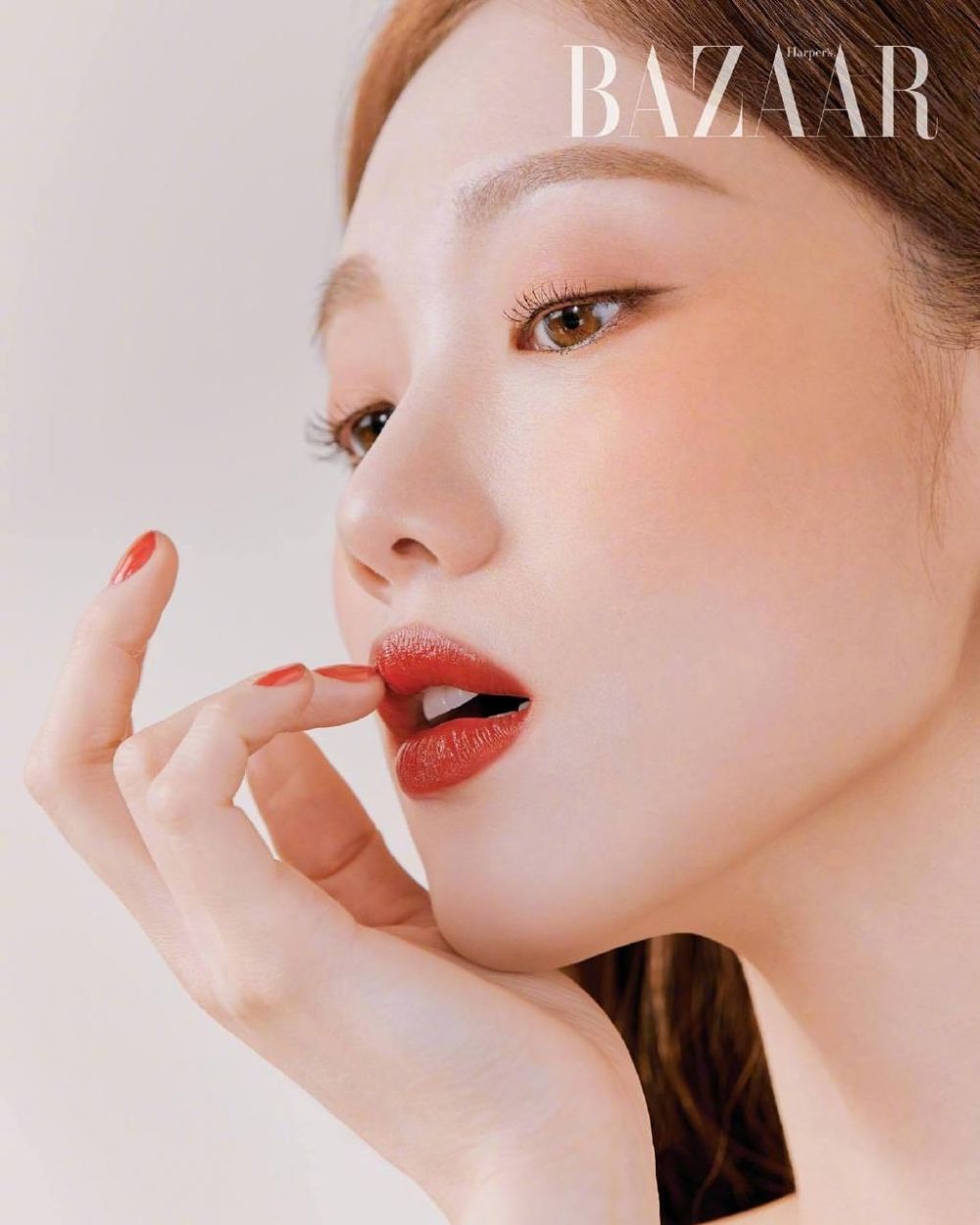 韩版芭莎香奈儿美妆片，浪漫的桃红色系|上游时尚| 香奈儿