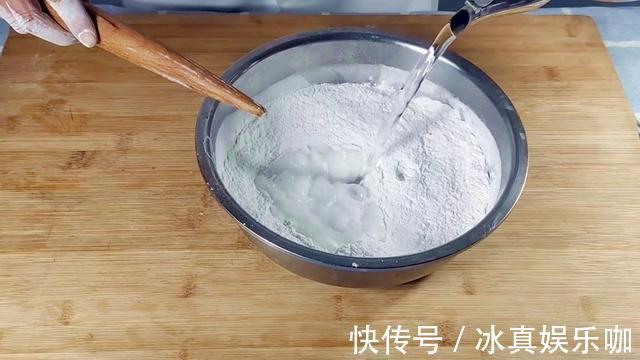 面饼|教你广式煎饼的家常做法,简单易做,面皮焦脆,口感微甜