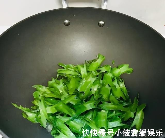 入秋后,这蔬菜碰见别手软,好吃还不贵,清肠刮油,脆嫩又解馋