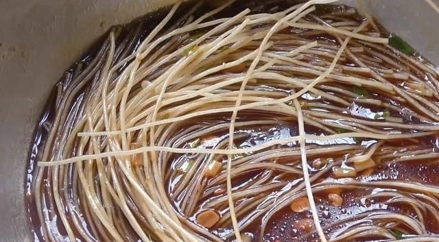 包子这样做，孩子一口气吃了5个，这种调馅方法比肉包子还好吃