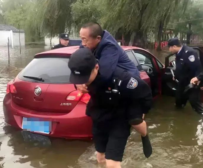 泰安|擎旗而行尽锐出战，泰安警方战汛情保民安！