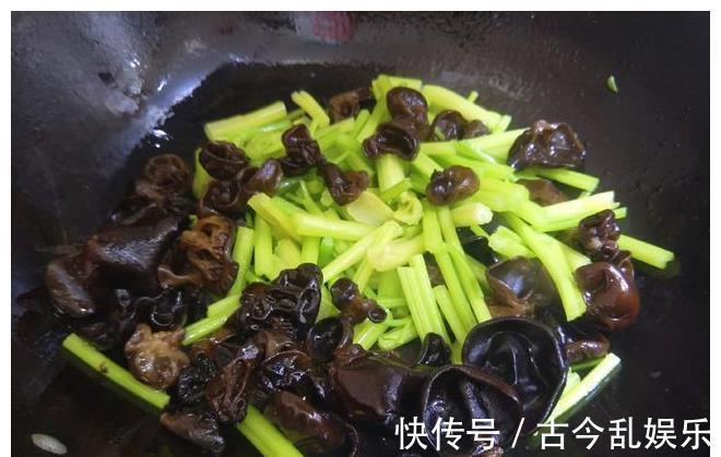 植物油|立秋后,遇到此菜我从不手软,简单一炒就很香,低热量不长肉