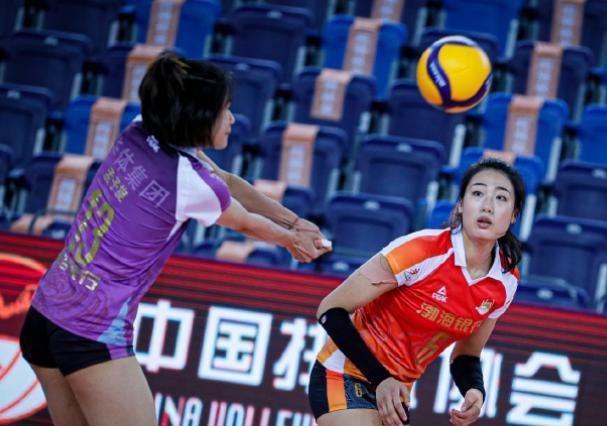 遼寧女排|劉晏含14扣1中差點(diǎn)丟局，王寶泉對(duì)她看走眼，耽誤王藝竹等人成長(zhǎng)
