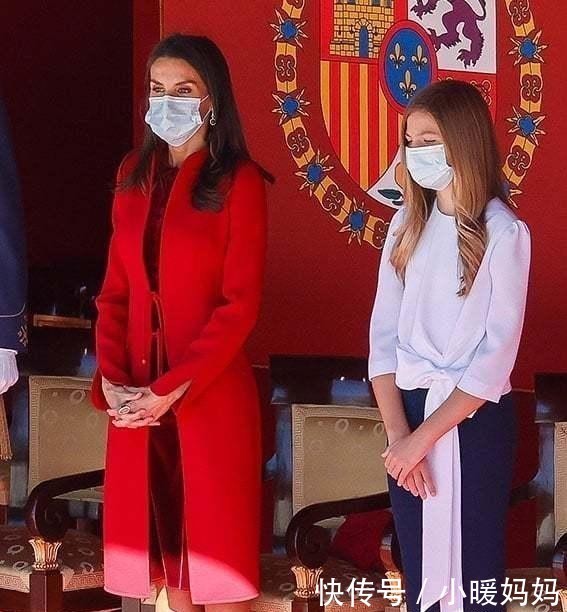 姐妹花|这朵西班牙姐妹花很少见,劳拉的蓝色连衣裙和她姐姐一样高