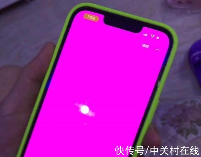 粉屏|iPhone13粉屏冲上热搜：升级还原都不行